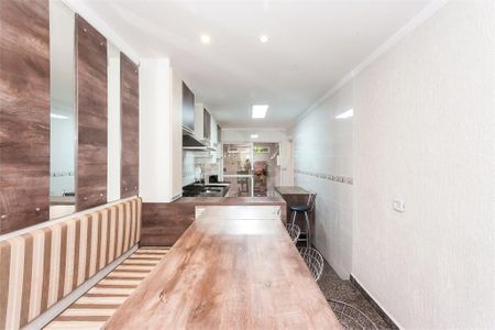 12_photo/94dce348e9.905d7f4245edae06-ATLAS-3a8b03fb-a3c6-4273-85cc-d9de8007aee7.jpg de casa à venda com 3 quartos, 220m² em Novo Mundo, Curitiba