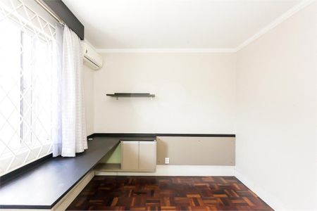 7_photo/94dce348e9.905d7f4245edae06-ATLAS-4e3fdc2b-bb30-4ffd-9815-26f368be072c.jpg de casa à venda com 3 quartos, 220m² em Novo Mundo, Curitiba