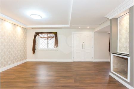 7_photo/94dce348e9.905d7f4245edae06-ATLAS-5d3017d2-c6b5-48e4-a09d-6510d5f4eac2.jpg de casa à venda com 3 quartos, 220m² em Novo Mundo, Curitiba