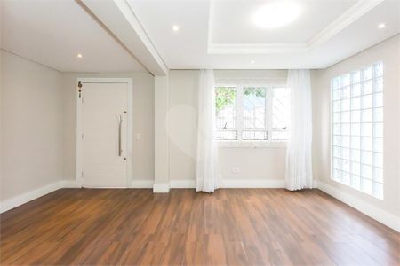 3_photo/94dce348e9.905d7f4245edae06-ATLAS-7aa85f32-4f5d-4a81-b2bd-9ee7825df1ea.jpg de casa à venda com 3 quartos, 220m² em Novo Mundo, Curitiba