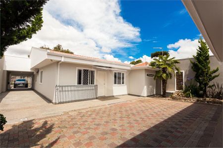 45_photo/94dce348e9.905d7f4245edae06-ATLAS-9ab60bd5-d4ba-4d6b-b64e-36b7b736a975.jpg de casa à venda com 3 quartos, 220m² em Novo Mundo, Curitiba