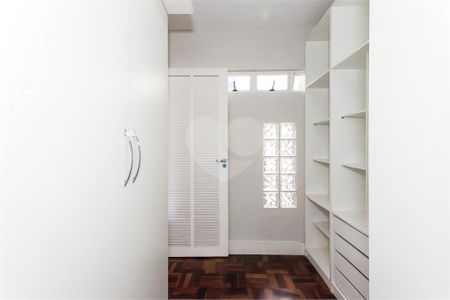 17_photo/94dce348e9.905d7f4245edae06-ATLAS-cf08e7c0-3500-4db7-bf63-2aa20003c527.jpg de casa à venda com 3 quartos, 220m² em Novo Mundo, Curitiba