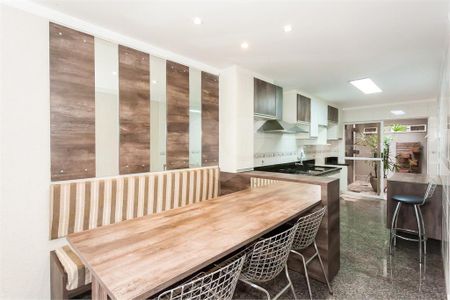 2_photo/94dce348e9.905d7f4245edae06-ATLAS-e674dcab-8dd0-4c9c-8e59-c6558dc40fed.jpg de casa à venda com 3 quartos, 220m² em Novo Mundo, Curitiba