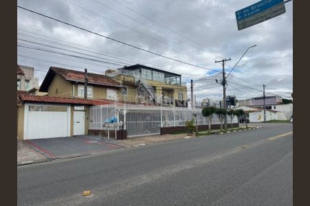 24_photo/94dce34933.8d02ed77cecc6524-ATLAS-e8954289-b2f3-4240-bae3-cfada71b0532.jpg de casa à venda com 3 quartos, 83m² em Novo Mundo, Curitiba