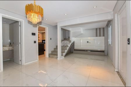 2_photo/94dce34da1.4d1932269aa04820-ATLAS-104961ff-03c9-4b50-9bd2-18c59a9ebb4a.jpg de casa à venda com 3 quartos, 170m² em Novo Mundo, Curitiba