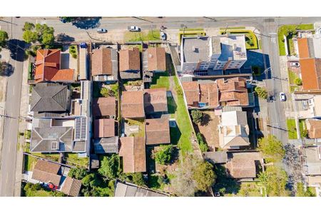 3_photo/94dce34dad.c4d9960d4e7c8e66-ATLAS-2ae9821f-55de-40d3-9d2e-dd09d763cd87.jpg de casa à venda com 2 quartos, 1429m² em Novo Mundo, Curitiba