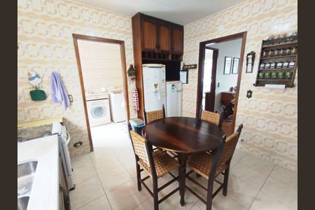 28_photo/94dce34e3f.1ce925fccf6b47b5-ATLAS-a5782865-b6a5-49a9-8fda-5f16a0b156b4.jpg de casa à venda com 3 quartos, 147m² em Novo Mundo, Curitiba