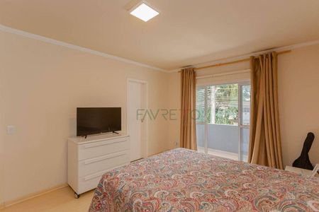 6_photo/94dce34e51.48c70b7362163093-ATLAS-2958453f-6479-43d5-a3f6-6dfbfcb8d048.jpg de casa à venda com 3 quartos, 181m² em Novo Mundo, Curitiba