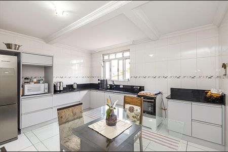 8_photo/94dce34ee1.10655cb5bd00a8f7-ATLAS-a2afed9d-d317-4f45-8aa3-9c989420d896.jpg de casa à venda com 3 quartos, 250m² em Novo Mundo, Curitiba