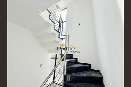 10_photo/94dce34f61.a86f9d5c77f24273-ATLAS-c5b283ca-3381-4b59-bcbb-e6ec43ffac34.jpg de casa à venda com 3 quartos, 140m² em Novo Mundo, Curitiba