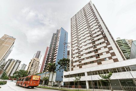 3_photo/94dce351d3.d84f0a836d7bf1f7-ATLAS-c730bcc1-6ca3-4db0-87df-cc0a40270103.jpg de apartamento à venda com 3 quartos, 138m² em Água Verde, Curitiba