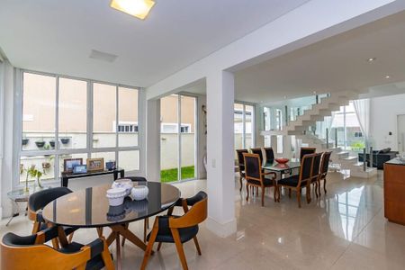 3_photo/94dce3554d.1421303aa7be2334-ATLAS-e5220a02-8d95-4e80-9ccd-6f8973b31d09.jpg de casa à venda com 5 quartos, 350m² em Novo Mundo, Curitiba