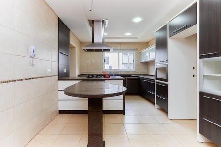 26_photo/94dce3554d.7a37549eceeba21f-ATLAS-60c54407-bceb-4231-82c1-42c1560ba1eb.jpg de casa à venda com 4 quartos, 469m² em Novo Mundo, Curitiba