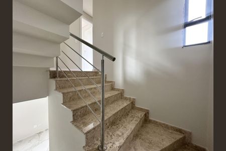 5_photo/94dce355c3.788e88f9a4111bc5-ATLAS-8062f433-a7c4-4d96-8a6d-4bb39e7ae28f.jpg de casa à venda com 4 quartos, 146m² em Novo Mundo, Curitiba