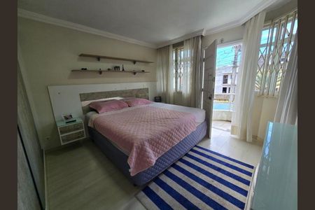 8_photo/94dce356cf.7a84f7ff2c106b4f-ATLAS-4a77321b-a1df-417c-be6d-18cc7290b365.jpg de casa à venda com 4 quartos, 148m² em Novo Mundo, Curitiba