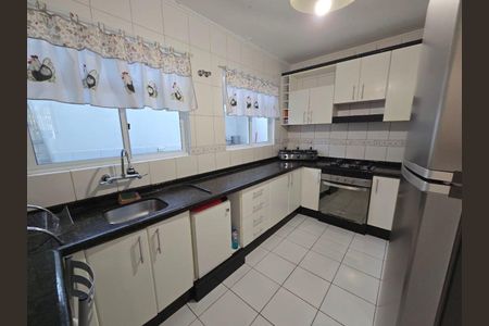 4_photo/94dce356cf.7a84f7ff2c106b4f-ATLAS-e371cc82-313c-4f91-bc21-50bb653cb9b3.jpg de casa à venda com 4 quartos, 148m² em Novo Mundo, Curitiba