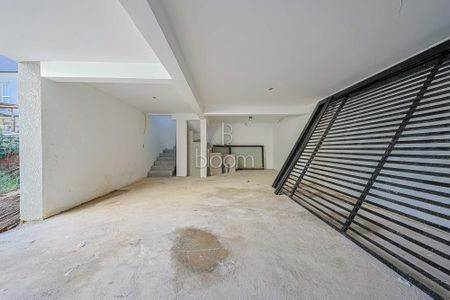 8_photo/94dce358ef.dfff1e93406dc28d-ATLAS-3cf81341-ba0c-4b36-8313-e751813fbdb8.jpg de casa à venda com 3 quartos, 215m² em Novo Mundo, Curitiba