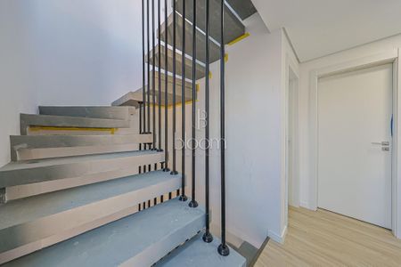 34_photo/94dce358ef.dfff1e93406dc28d-ATLAS-a3f0bbe8-8bb0-41df-a7cc-dff558c2a141.jpg de casa à venda com 3 quartos, 215m² em Novo Mundo, Curitiba