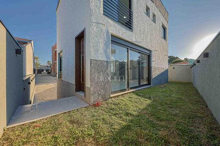 2_photo/94dce358ef.dfff1e93406dc28d-ATLAS-a67d445c-828f-4ca1-bb0b-4202ce1f0f5b.jpg de casa à venda com 3 quartos, 215m² em Novo Mundo, Curitiba