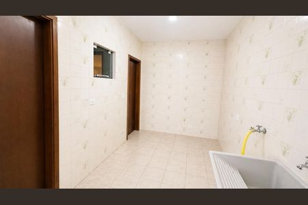 20_photo/94dce35a0b.babca6c7f82b9010-ATLAS-2b159382-d78f-4785-8146-fd515615feee.jpg de casa à venda com 4 quartos, 230m² em Novo Mundo, Curitiba