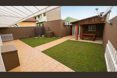 4_photo/94dce35a0b.babca6c7f82b9010-ATLAS-eac37276-52fb-494a-8ee9-9b2621eab37b.jpg de casa à venda com 4 quartos, 230m² em Novo Mundo, Curitiba