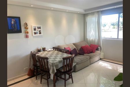 10_photo/94dce35b01.0f81dd1a9a4f6ffb-ATLAS-4ee2a40a-268d-443a-a074-21d7ac7b2daa.jpg de apartamento à venda com 3 quartos, 69m² em Novo Mundo, Curitiba