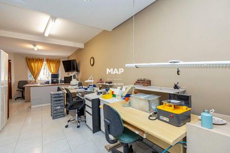 2_photo/94dce35f83.ead0744c2329e0c8-ATLAS-2cd97a63-9c12-4394-a2ea-6c0c183c0d8c.jpg de casa à venda com 4 quartos, 411m² em Guaíra, Curitiba