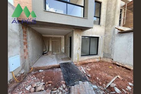 2_photo/94dce36d0d.77fa9bd083dc096a-ATLAS-73a28f74-2917-48ea-be8f-c79771857022.jpg de casa à venda com 3 quartos, 126m² em Santa Quiteria, Curitiba