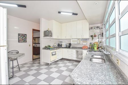 5_photo/94dce36daf.9572e7b1eb576615-ATLAS-5f59e522-ecb7-4927-9bc6-28ae2ea093a4.jpg de casa à venda com 4 quartos, 385m² em Portão, Curitiba