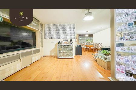 3_photo/94dce3722b.2f15d505e37c7ac5-ATLAS-8d9e15a5-29fd-4f3d-a592-25f6da2c71a7.jpg de casa à venda com 5 quartos, 227m² em Portão, Curitiba