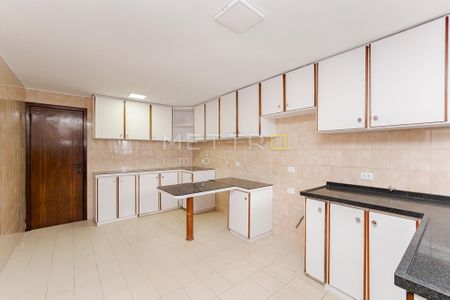 8_photo/94dce37337.58bd705d978bfb04-ATLAS-d2040346-8e41-41ef-aa38-b2a7bba022a8.jpg de casa à venda com 3 quartos, 360m² em Santa Quiteria, Curitiba