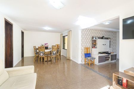 5_photo/94dce374cb.e9744f0b397a6472-ATLAS-73d5ba50-cd83-470b-a4c2-93464aa2e3f3.jpg de casa à venda com 5 quartos, 250m² em Santa Quiteria, Curitiba