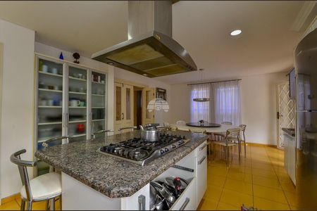 8_photo/94dce37759.4429be287bf41a42-ATLAS-da7e5bb3-46d3-46f0-9376-ddd3805b77b9.jpg de casa à venda com 3 quartos, 328m² em Vila Izabel, Curitiba
