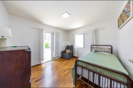 10_photo/94dce37a41.4bd2615f33144f40-ATLAS-a179b497-c984-4ab2-a16a-ebdffbe4477d.jpg de casa à venda com 5 quartos, 178m² em Vila Izabel, Curitiba