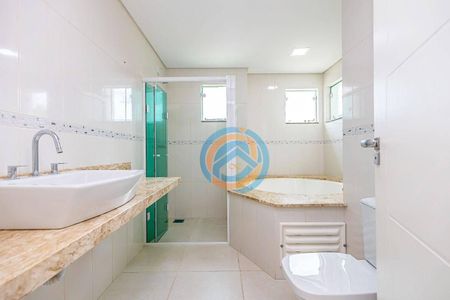 40_photo/94dce37b51.bb0f4c6ec33debd0-ATLAS-20587ea6-17c8-46d9-902c-4c0b086c862f.jpg de casa à venda com 5 quartos, 245m² em Água Verde, Curitiba