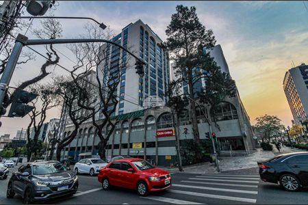 4_photo/94dce37b79.c71d6e8a3b60fe02-ATLAS-c19d894d-5016-4db3-af49-606c974765b3.jpg de apartamento para alugar com 3 quartos, 155m² em Água Verde, Curitiba