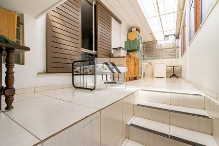 1_photo/94dce37c17.7d44486df2fbe63f-ATLAS-b5f8ad1d-6ef0-4777-8ce2-d21954ba7e7d.jpg de casa à venda com 5 quartos, 255m² em Água Verde, Curitiba