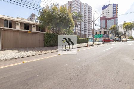 2_photo/94dce37c17.7d44486df2fbe63f-ATLAS-e0d89a17-c578-4cda-b0d0-62d5e2c49b8f.jpg de casa à venda com 5 quartos, 255m² em Água Verde, Curitiba