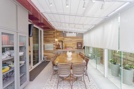 7_photo/94dce37cf9.0fca3daec1aa15fd-ATLAS-e169f628-8ce1-46bc-a8b6-17c8b3d9fe10.jpg de apartamento para alugar com 5 quartos, 300m² em Água Verde, Curitiba