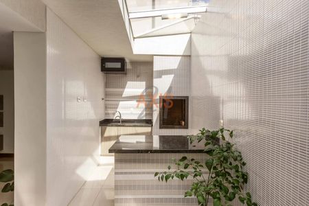 2_photo/94dce37d85.6f42d91f51f3b499-ATLAS-0bfbad8e-cc46-4e05-a8e6-5ff39d86dbb8.jpg de casa à venda com 4 quartos, 350m² em Água Verde, Curitiba