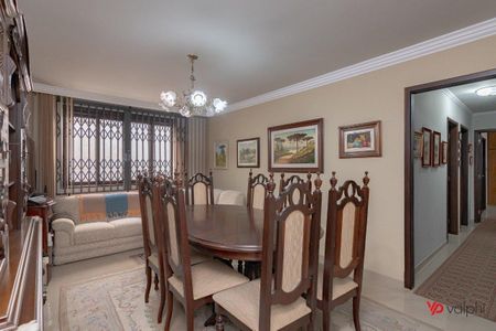 10_photo/94dce37e5f.48d762983a57b806-ATLAS-d9bb12e1-8beb-4f52-937f-b2db427651a7.jpg de casa à venda com 3 quartos, 185m² em Água Verde, Curitiba