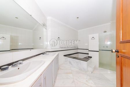 4_photo/94dce3807d.3a37fa67e20dd3de-ATLAS-ba79d1c8-e379-46e2-8cd5-a29320f64314.jpg de apartamento à venda com 4 quartos, 239m² em Água Verde, Curitiba