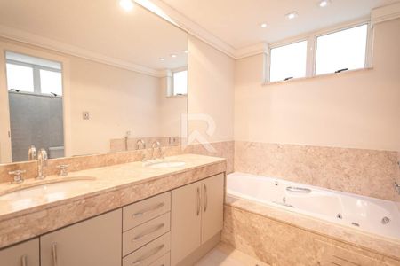 34_photo/94dce380f9.0a8003db35e1f767-ATLAS-2c689d64-aed0-49f3-9347-325f8d3b90db.jpg de apartamento para alugar com 4 quartos, 370m² em Água Verde, Curitiba