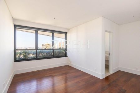 3_photo/94dce3812b.56920f9da5dfe12c-ATLAS-8e280979-36f7-4df3-a3b5-acd9ceff9e5e.jpg de apartamento à venda com 3 quartos, 324m² em Água Verde, Curitiba