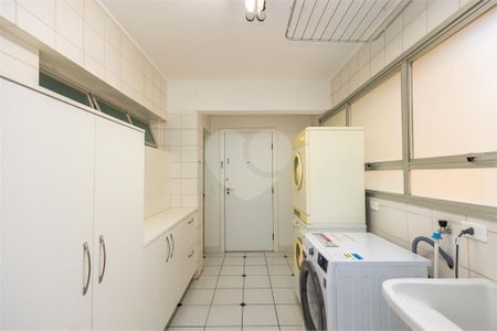 7_photo/94dce3817d.3a6a40a7072c7a91-ATLAS-17c2a5a8-9c1d-4e8b-95a5-dee2e72cf5cd.jpg de apartamento à venda com 3 quartos, 154m² em Água Verde, Curitiba