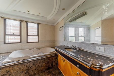 32_photo/94dce383b7.4d982142093baa6f-ATLAS-c36c9a90-1fd3-4210-b671-d09161cd0c3b.jpg de apartamento à venda com 3 quartos, 200m² em Água Verde, Curitiba