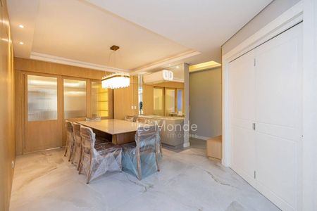 8_photo/94dce383df.8a00a68238a6a06b-ATLAS-1acca106-3b5a-4bae-8095-3e99078e1c2d.jpg de apartamento para alugar com 4 quartos, 186m² em Batel, Curitiba