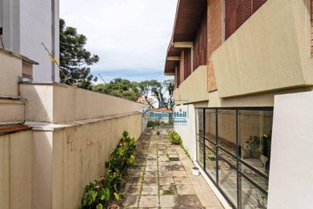 7_photo/94dce38499.4cea1a0b3f6bbd2f-ATLAS-80097adf-e0d4-4e87-8bd5-544f4ed6b325.jpg de casa à venda com 4 quartos, 469m² em Água Verde, Curitiba