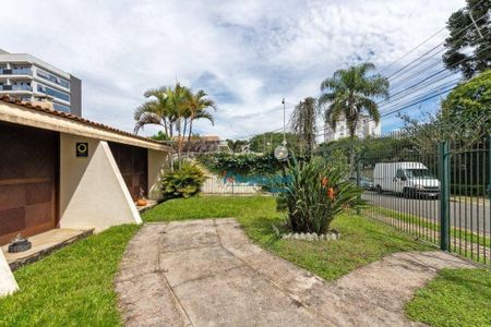 3_photo/94dce38499.4cea1a0b3f6bbd2f-ATLAS-e47c74c2-543b-43c1-8649-870d21828f03.jpg de casa à venda com 4 quartos, 469m² em Água Verde, Curitiba