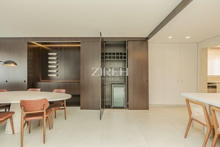 13_photo/94dce38581.a6bec35dfe214c29-ATLAS-2b2ed566-b57d-4e97-bef5-fb79e5a3683a.jpg de apartamento à venda com 4 quartos, 249m² em Água Verde, Curitiba